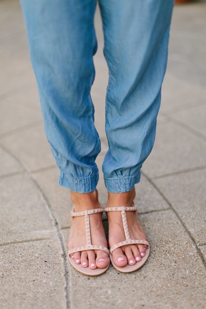 chambray-jumpsuit-pink-tan-jelly-sandals-curated-by-courtney-3964